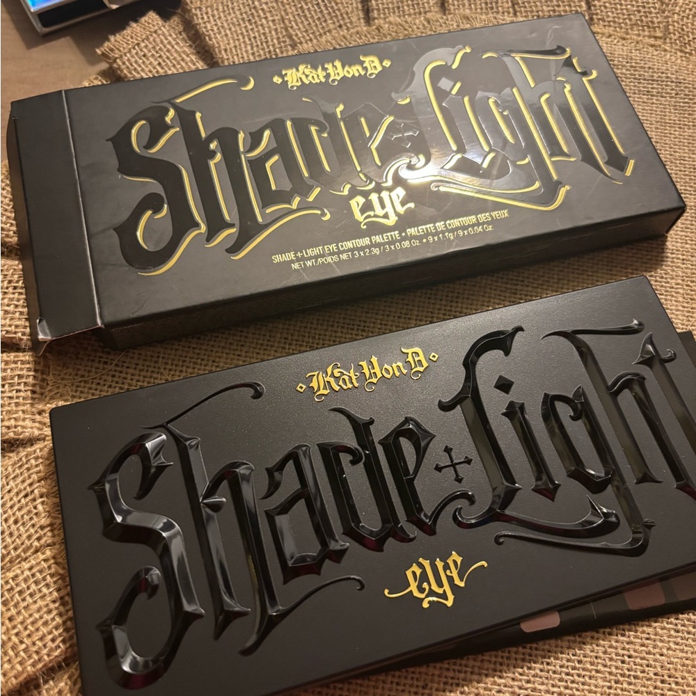 Kat Von D Shade + Light Eye Palette - Black